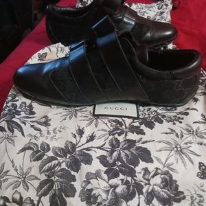 Mens Gucci monogram shoes (42) 9.5